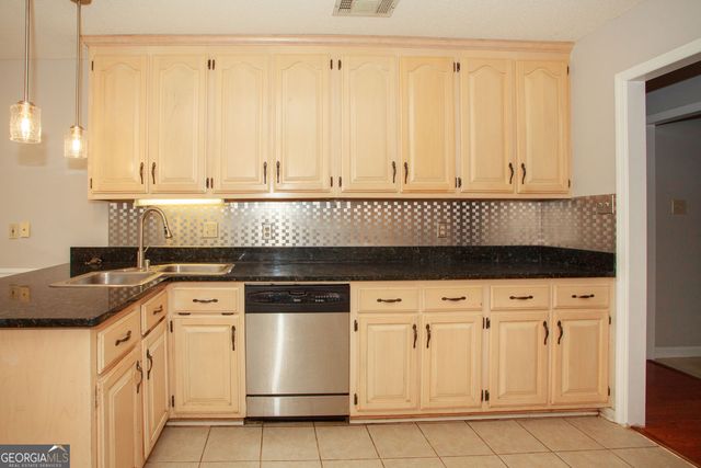 201 Willowgate Drive, Bonaire, GA 31005
