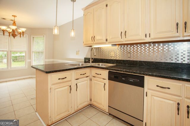 201 Willowgate Drive, Bonaire, GA 31005