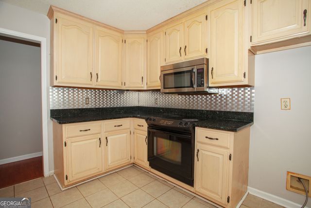 201 Willowgate Drive, Bonaire, GA 31005
