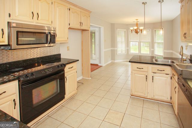 201 Willowgate Drive, Bonaire, GA 31005