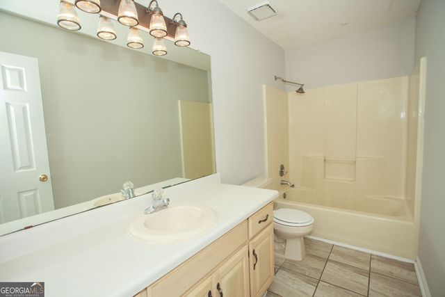 201 Willowgate Drive, Bonaire, GA 31005