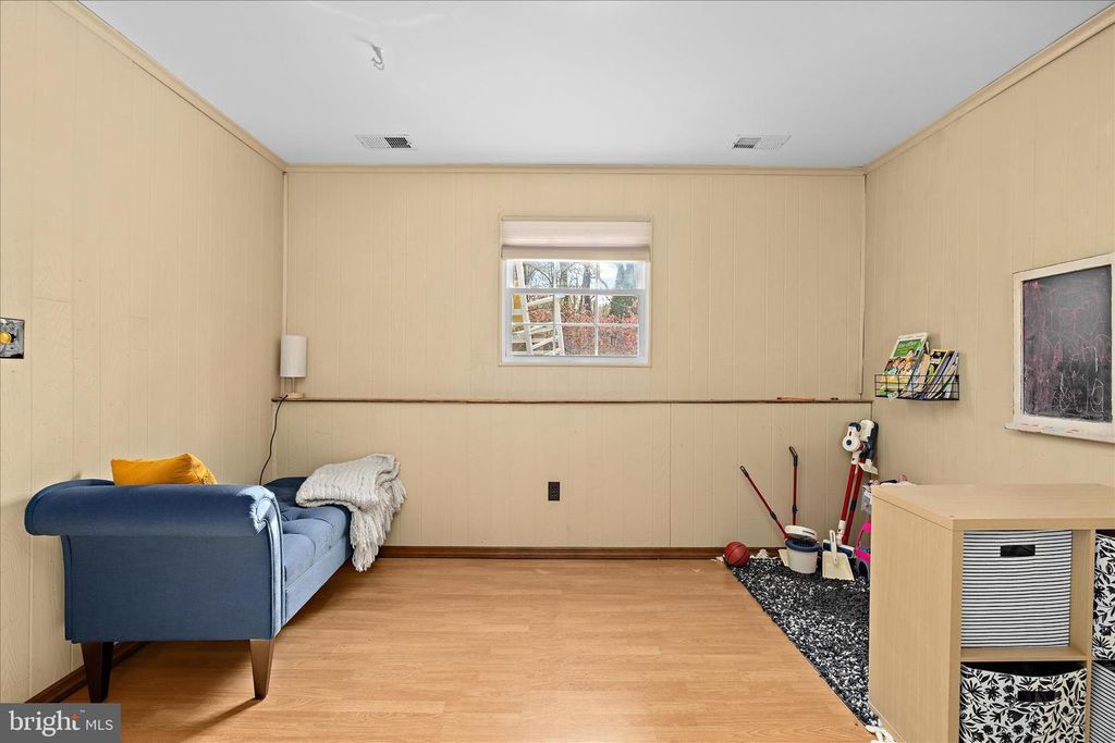 Image 14 of property listing at 109 WILEYS LN, Pasadena, MD 21122