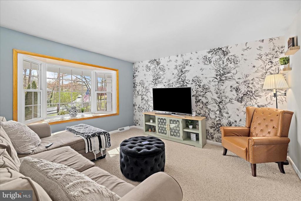 Image 16 of property listing at 109 WILEYS LN, Pasadena, MD 21122