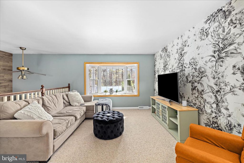 Image 17 of property listing at 109 WILEYS LN, Pasadena, MD 21122