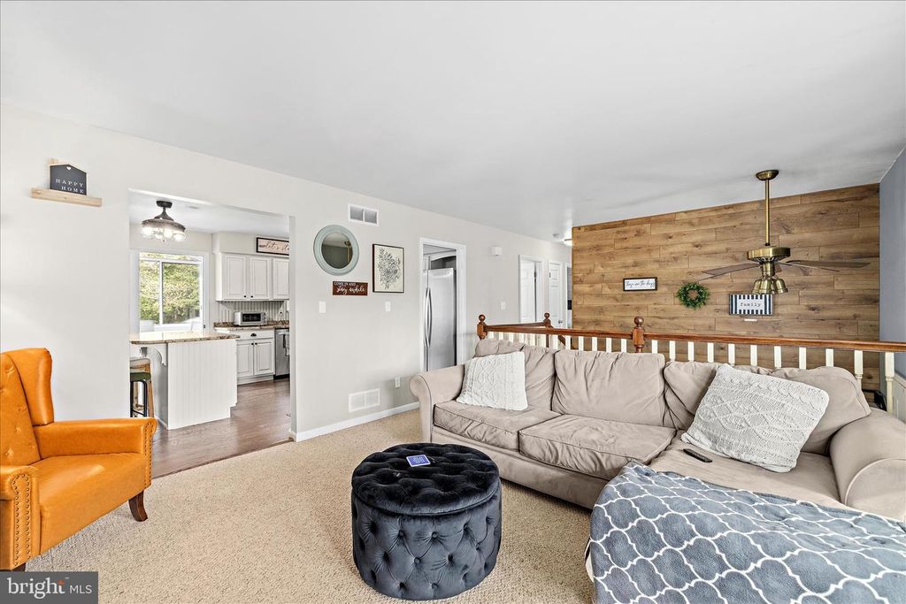 Image 18 of property listing at 109 WILEYS LN, Pasadena, MD 21122