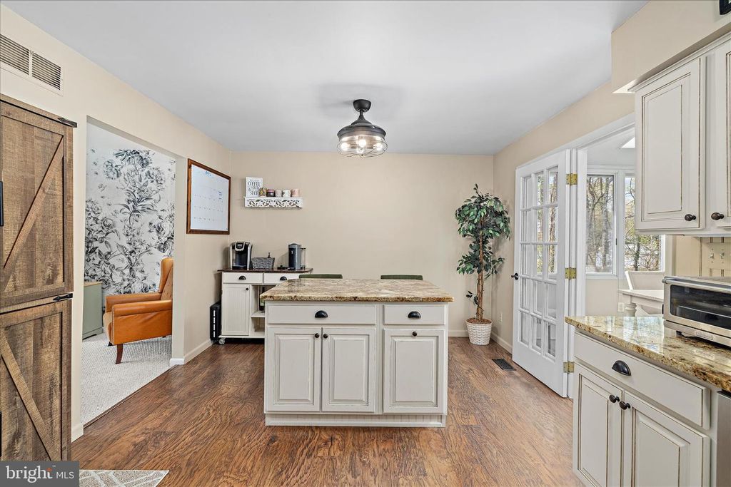 Image 19 of property listing at 109 WILEYS LN, Pasadena, MD 21122