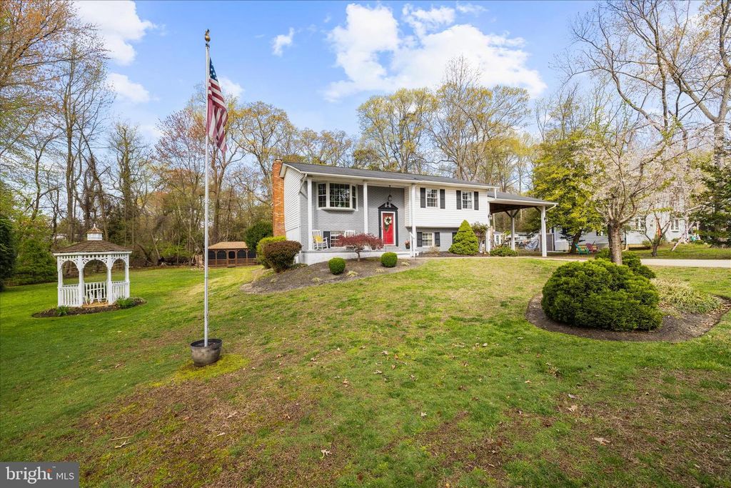 Image 2 of property listing at 109 WILEYS LN, Pasadena, MD 21122