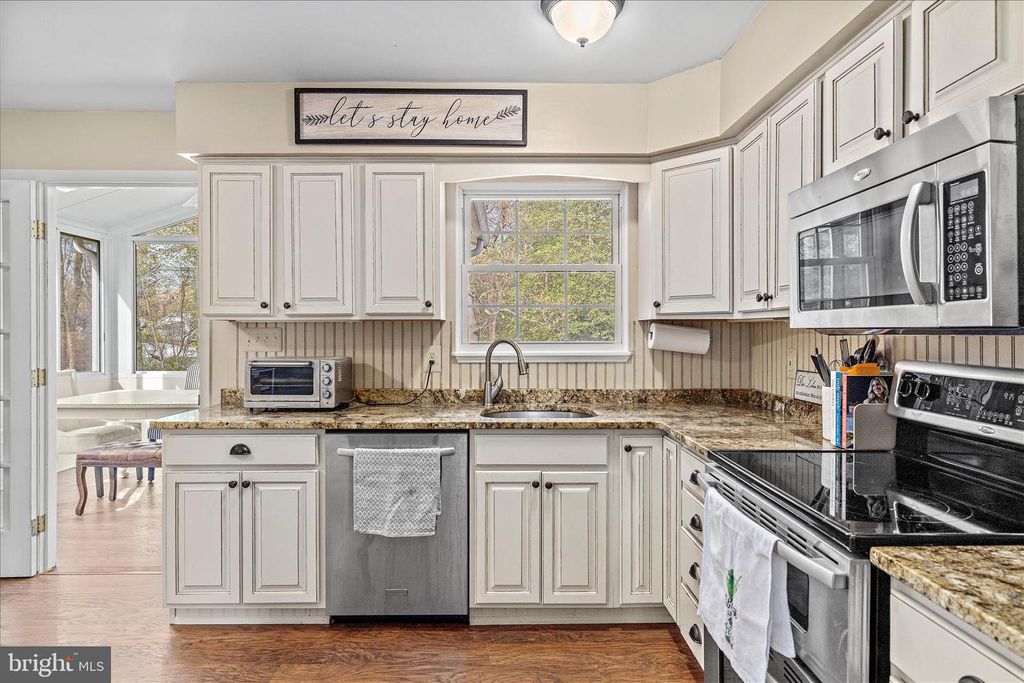 Image 20 of property listing at 109 WILEYS LN, Pasadena, MD 21122