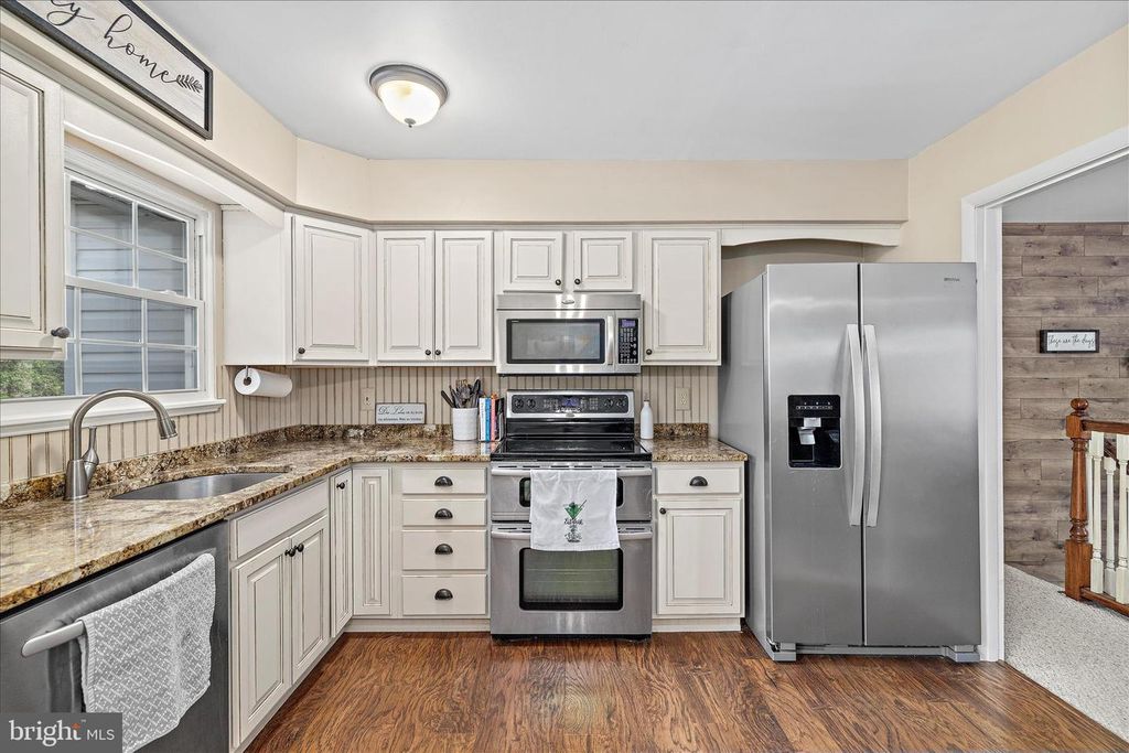 Image 21 of property listing at 109 WILEYS LN, Pasadena, MD 21122