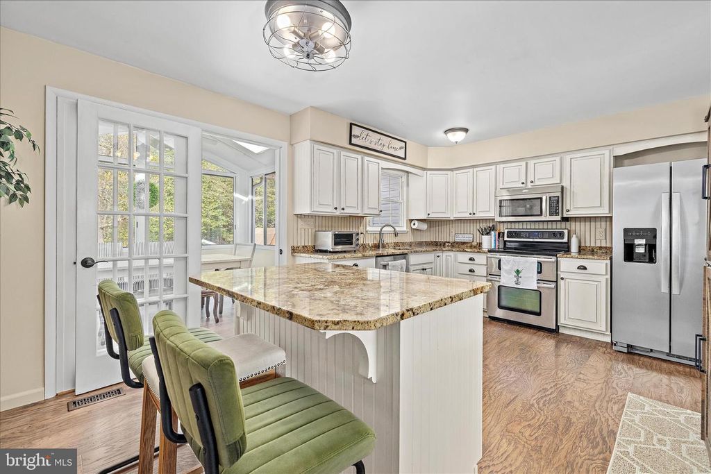 Image 23 of property listing at 109 WILEYS LN, Pasadena, MD 21122