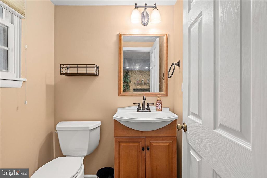 Image 27 of property listing at 109 WILEYS LN, Pasadena, MD 21122