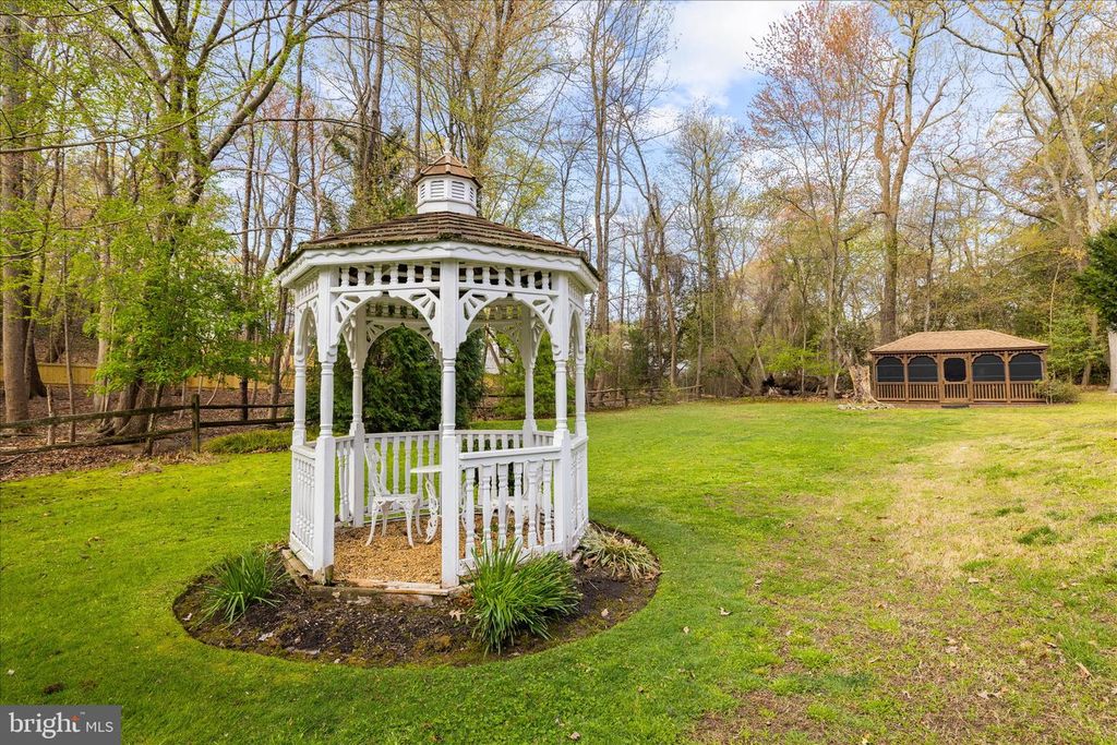 Image 3 of property listing at 109 WILEYS LN, Pasadena, MD 21122