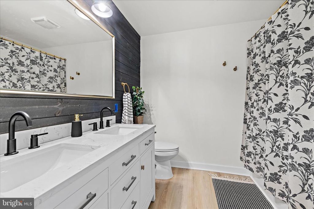 Image 31 of property listing at 109 WILEYS LN, Pasadena, MD 21122