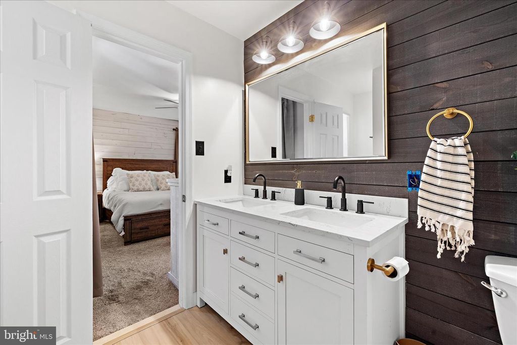 Image 32 of property listing at 109 WILEYS LN, Pasadena, MD 21122