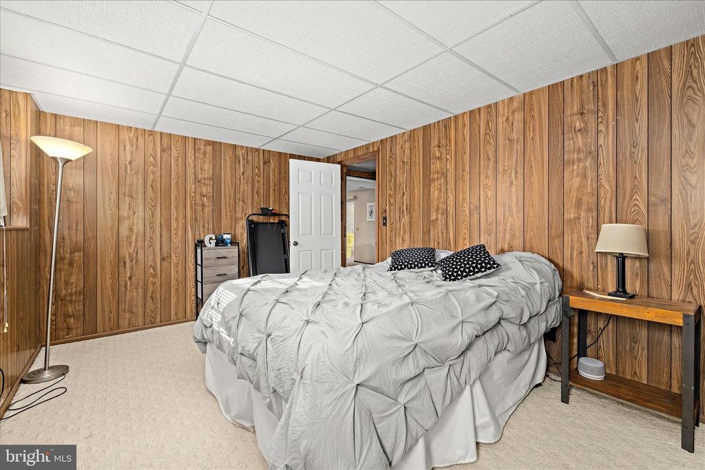 Image 35 of property listing at 109 WILEYS LN, Pasadena, MD 21122