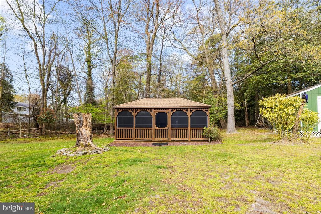 Image 4 of property listing at 109 WILEYS LN, Pasadena, MD 21122