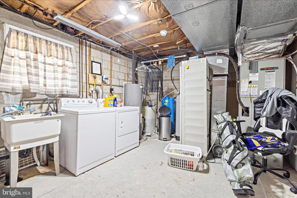 Image 44 of property listing at 109 WILEYS LN, Pasadena, MD 21122