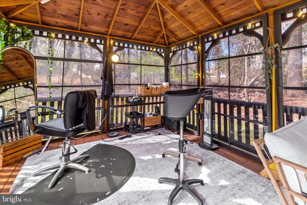 Image 45 of property listing at 109 WILEYS LN, Pasadena, MD 21122