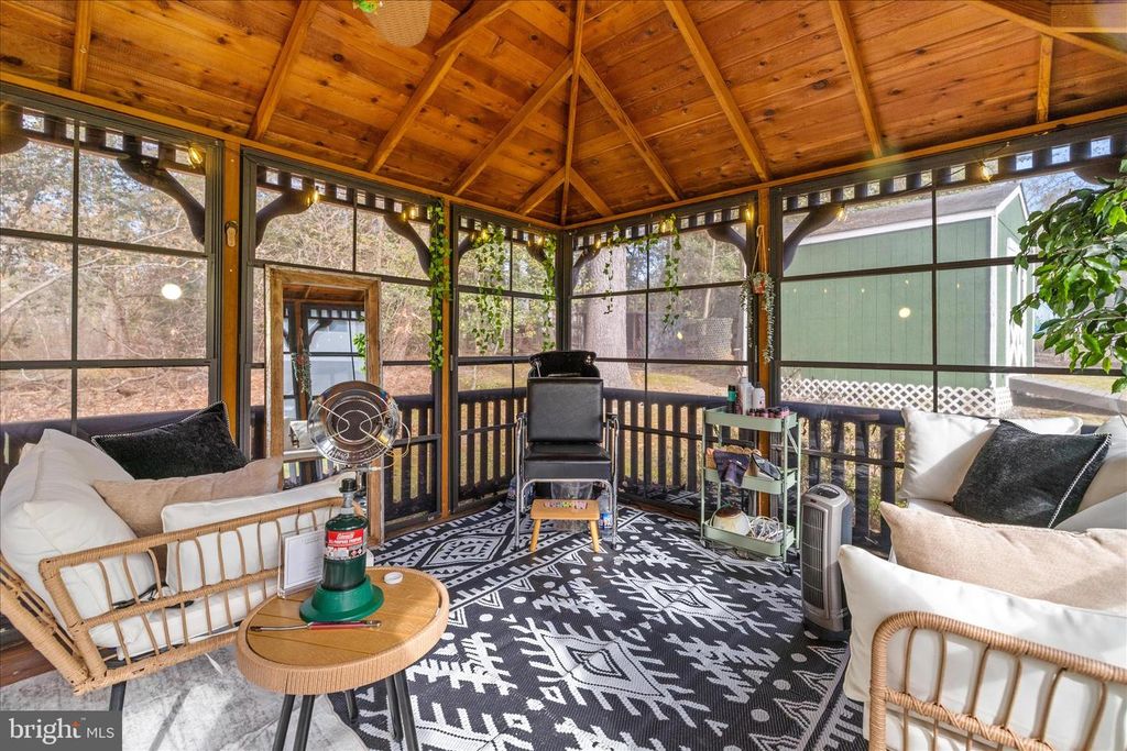 Image 46 of property listing at 109 WILEYS LN, Pasadena, MD 21122