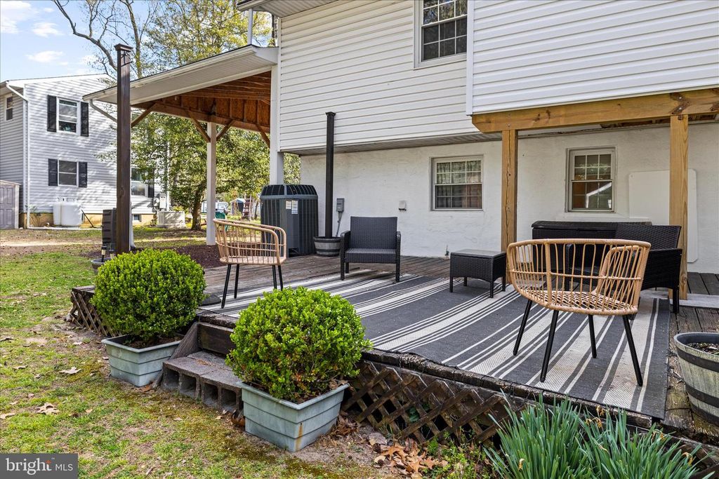 Image 50 of property listing at 109 WILEYS LN, Pasadena, MD 21122