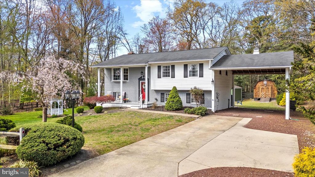 Image 6 of property listing at 109 WILEYS LN, Pasadena, MD 21122