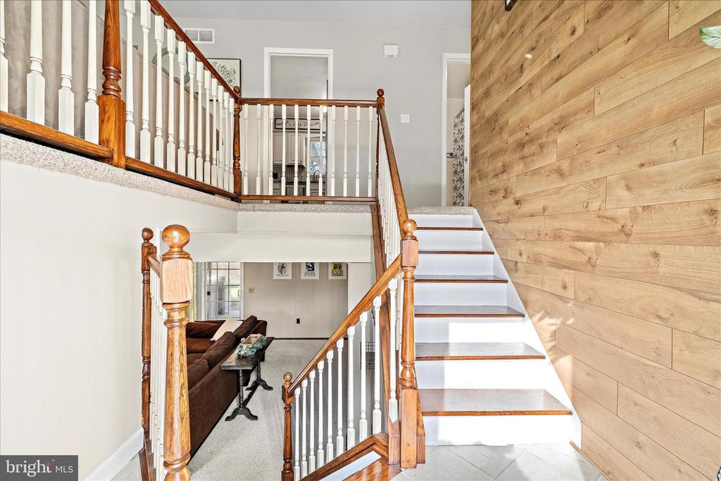 Image 9 of property listing at 109 WILEYS LN, Pasadena, MD 21122