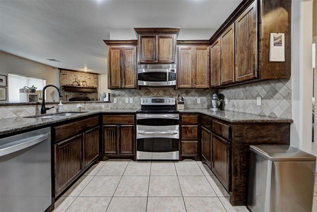 1479 Sunset Circle, Edmond, OK 73025
