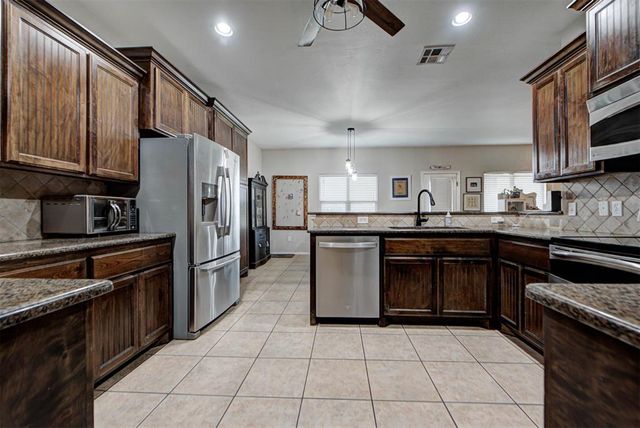 1479 Sunset Circle, Edmond, OK 73025