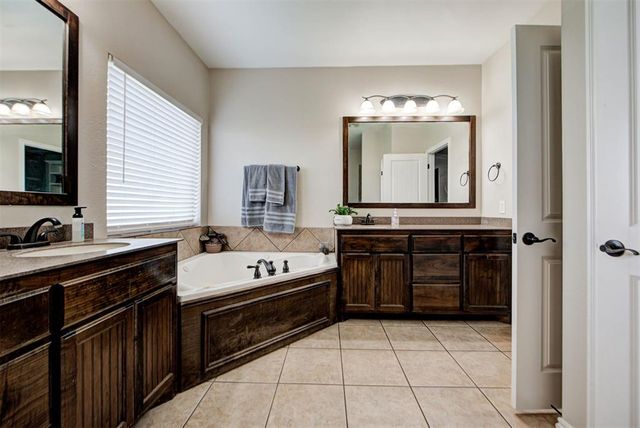 1479 Sunset Circle, Edmond, OK 73025