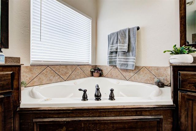 1479 Sunset Circle, Edmond, OK 73025