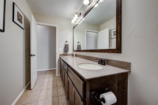 1479 Sunset Circle, Edmond, OK 73025