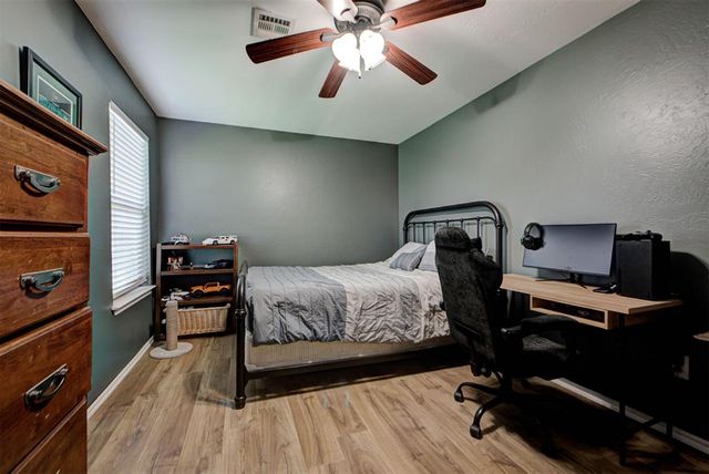 1479 Sunset Circle, Edmond, OK 73025