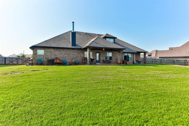 1479 Sunset Circle, Edmond, OK 73025
