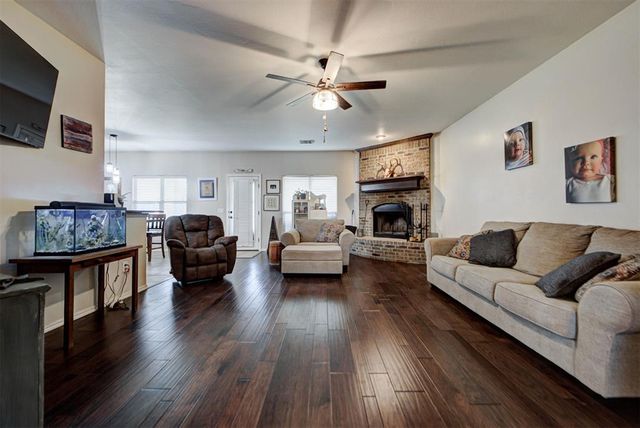 1479 Sunset Circle, Edmond, OK 73025