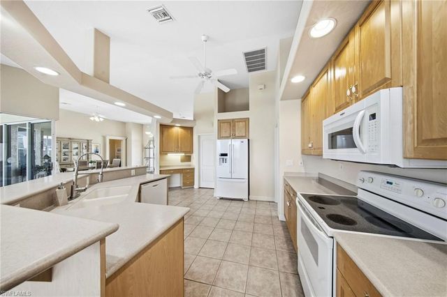 1635 SE 40th ST, Cape Coral, FL 33904