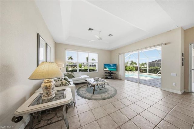 1635 SE 40th ST, Cape Coral, FL 33904