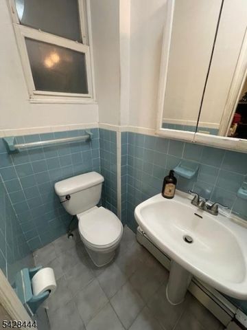 558 S Broad St, Elizabeth City, NJ 07202