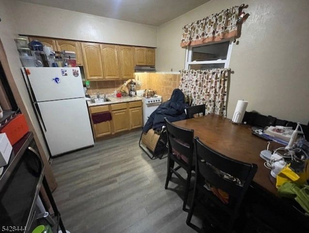 558 S Broad St, Elizabeth City, NJ 07202