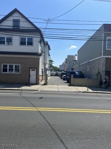 558 S Broad St, Elizabeth City, NJ 07202