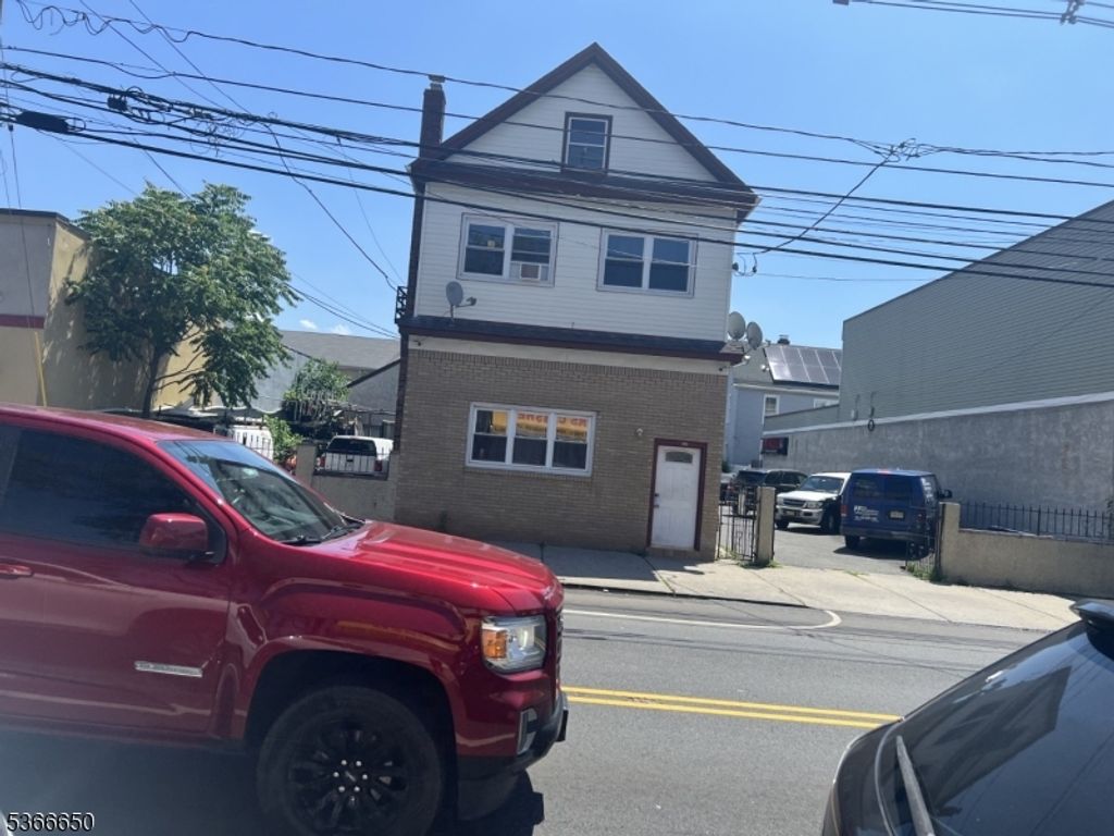 558 S Broad St, Elizabeth City, NJ 07202