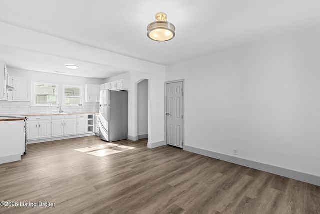 3721 Craig Ave, Louisville, KY 40215