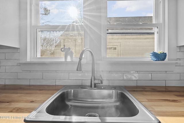 3721 Craig Ave, Louisville, KY 40215