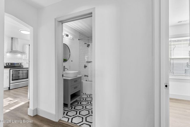 3721 Craig Ave, Louisville, KY 40215