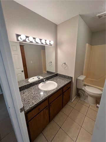 823 N Lola Lane, Fayetteville, AR 72701