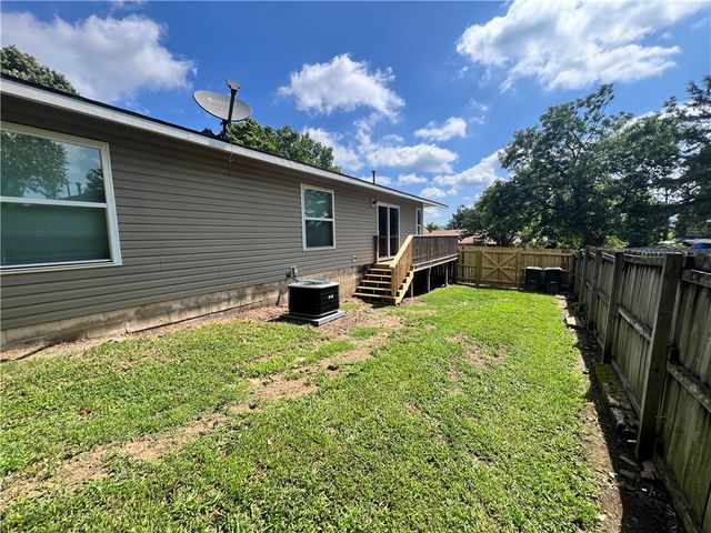 823 N Lola Lane, Fayetteville, AR 72701