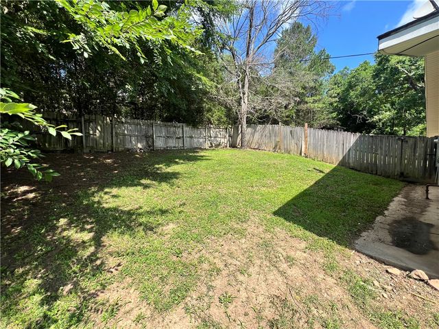 823 N Lola Lane, Fayetteville, AR 72701
