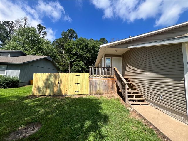 823 N Lola Lane, Fayetteville, AR 72701