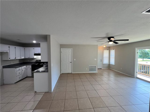 823 N Lola Lane, Fayetteville, AR 72701