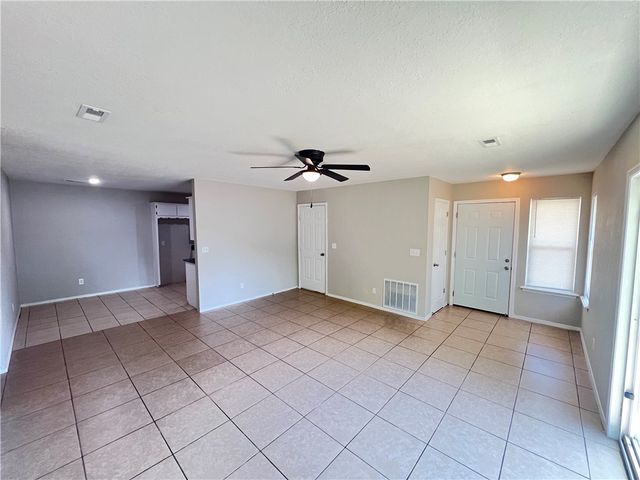 823 N Lola Lane, Fayetteville, AR 72701