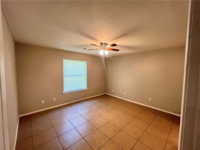 823 N Lola Lane, Fayetteville, AR 72701
